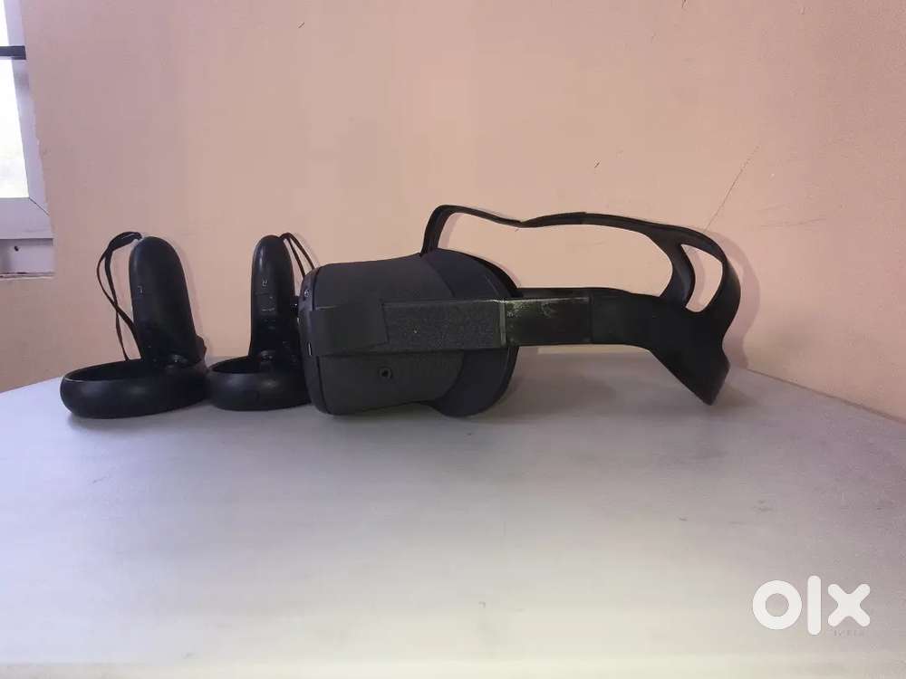 Oculus quest 1 VR Standalone (With controllers)