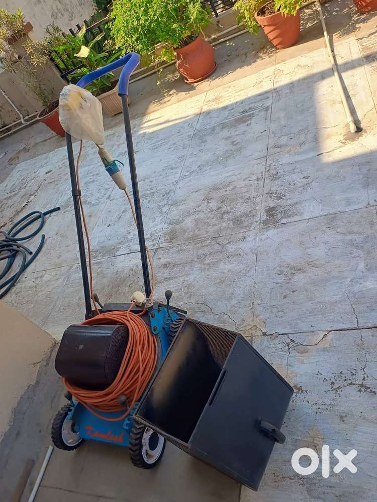 Grass cutting electric machine