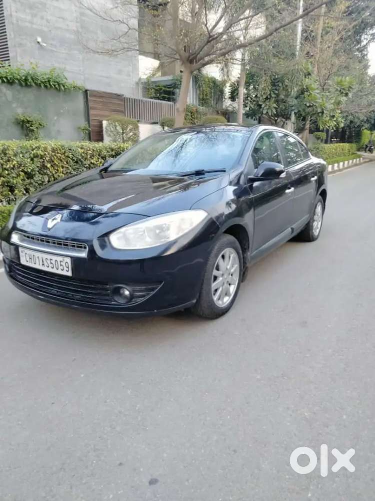 Renault fluence black luxury car