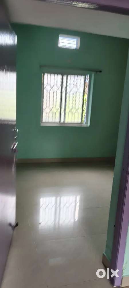 2 Bhk flat for rent in kantatoli samlong,girls bachelor n family allow