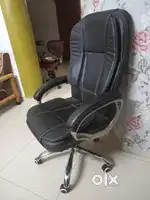 Revolving office chair