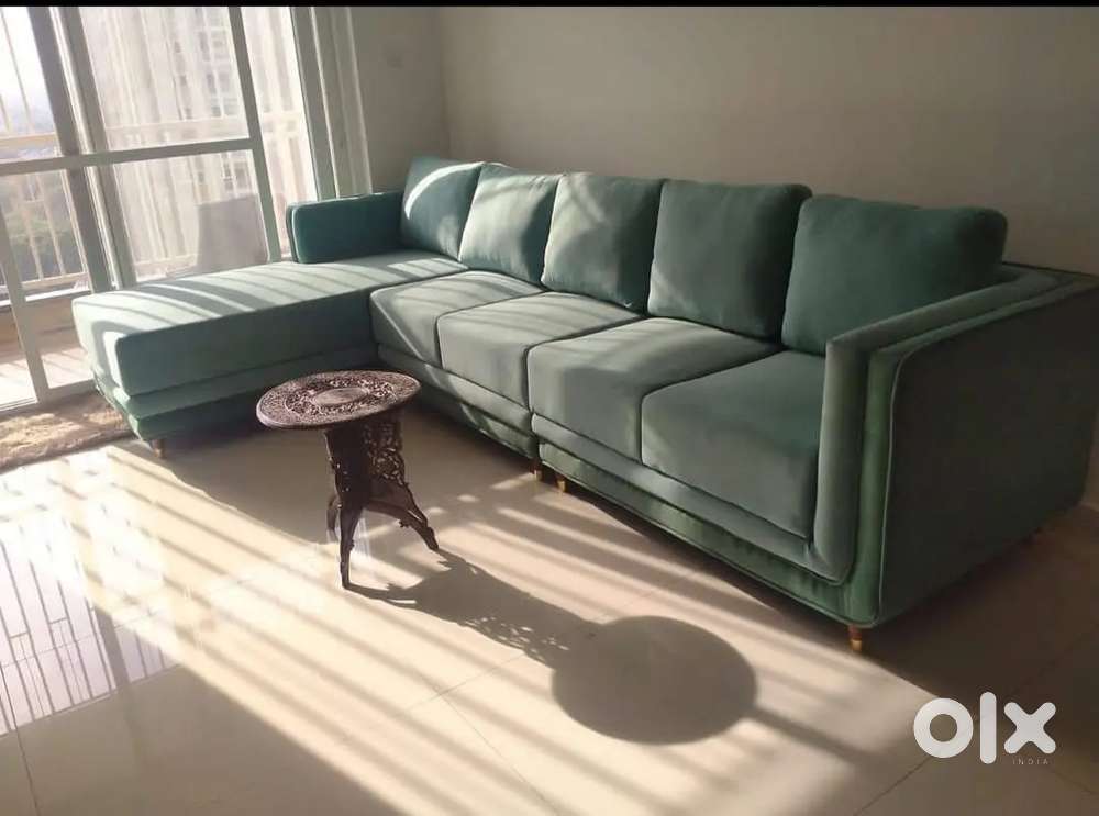 4 seater sofa with longer and beautiful colour and pillows