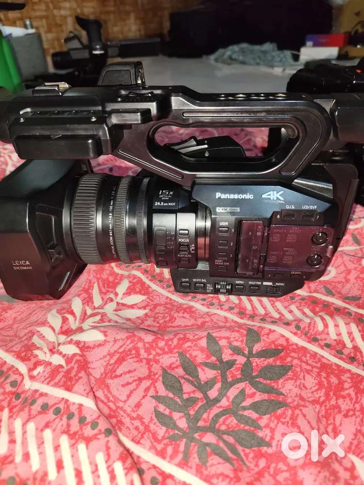 Panasonic UX 90 4k video camera