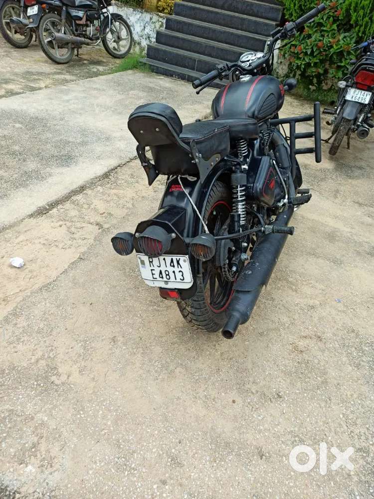 Royal Enfield stealth black classic 350
