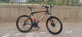 Giant Bike - Large - Alloy - 24 Speed - Disc Breaks