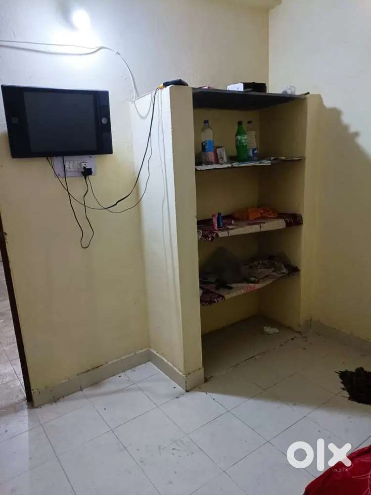 Fresh 1 bhk flate available with good location coverd campus