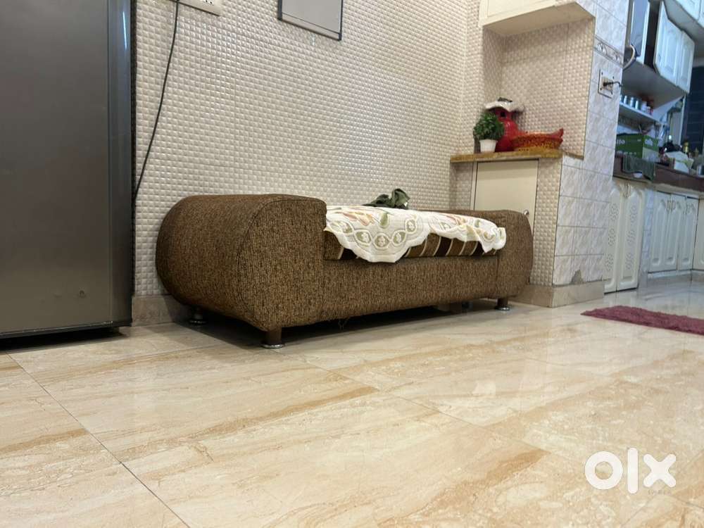 Modern Comfortable Couch for Sale – Perfect for Living Room Upgrade!