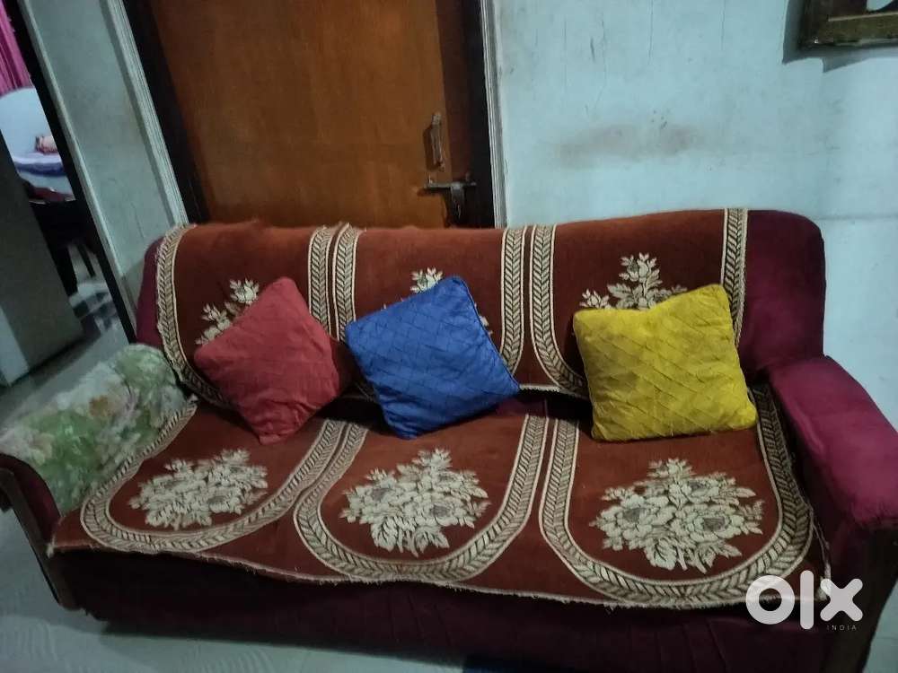 Sofa set red colour