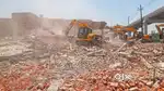 Demolish building in main .ambur