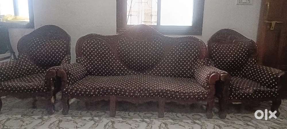 Shahi Sofa