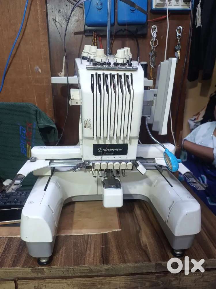 Computerized embroidery machine
