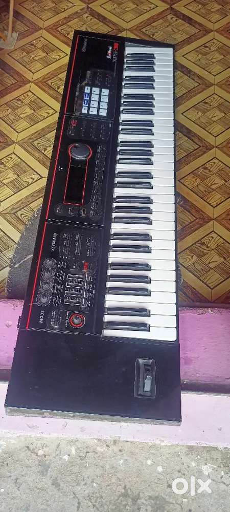Roland xps30 good well condition with heavy bag + adapter