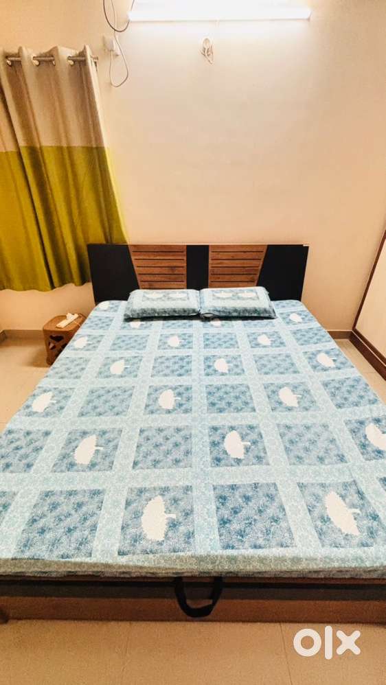 30000 - Premium Hydrolic Bed with storage