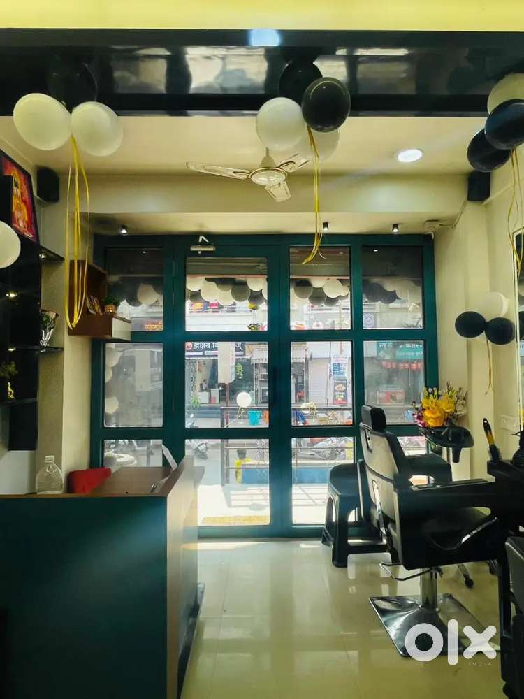 Unisex salon on sale ready to move with all acessories