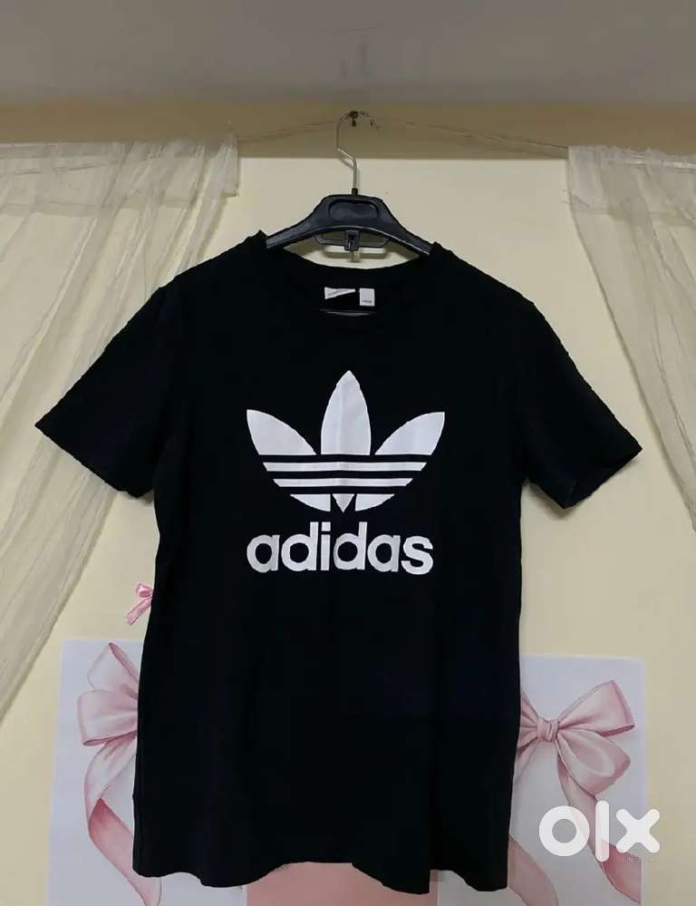 Adidas orginal Tshirt