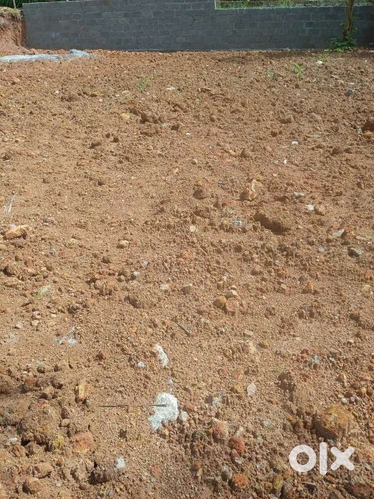 പേർർക്കട ഏണിക്കര മുല്ലശേരിമെയിൻ റോഡിൽബസ് റൂട്ടിൽ 10സെന്റ്