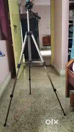 Tripod stand - 130 cm Good condition budget friendly