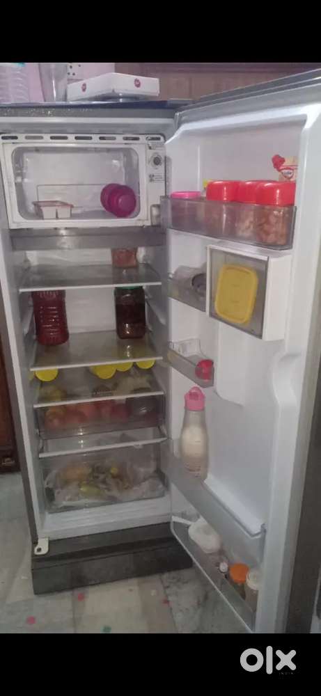 Refrigerator 220 ltr in good condition