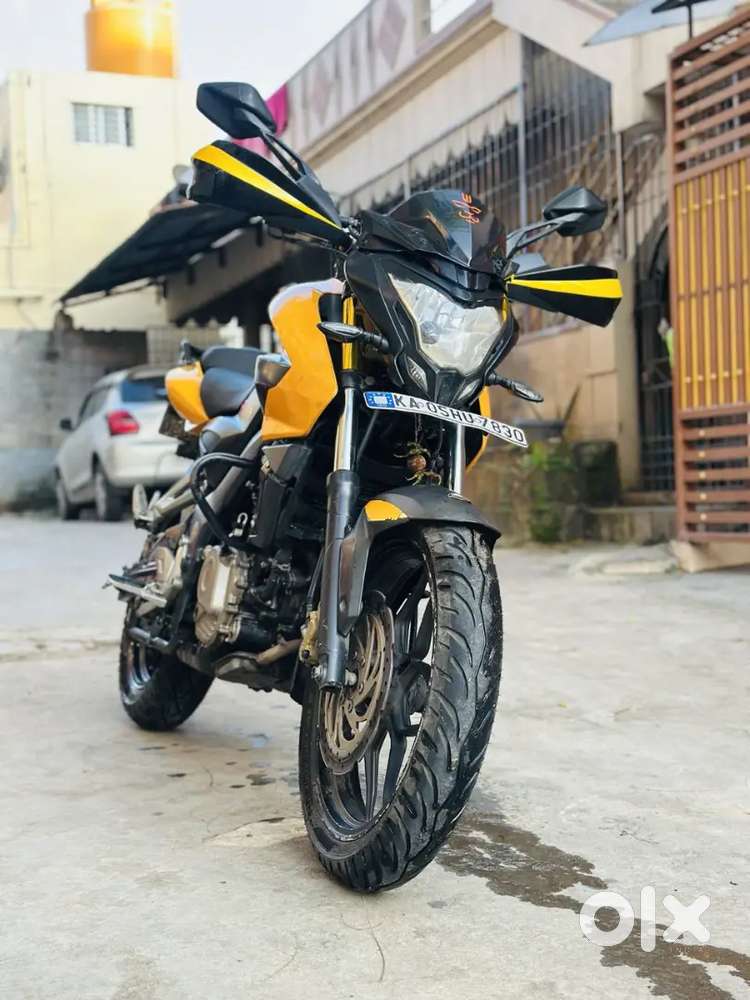 Bajaj Pulser NS200 Yellow