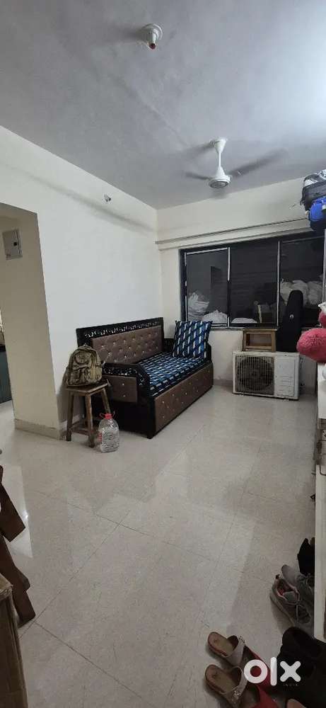 Its one bhk flat need good female flatmate for hall area