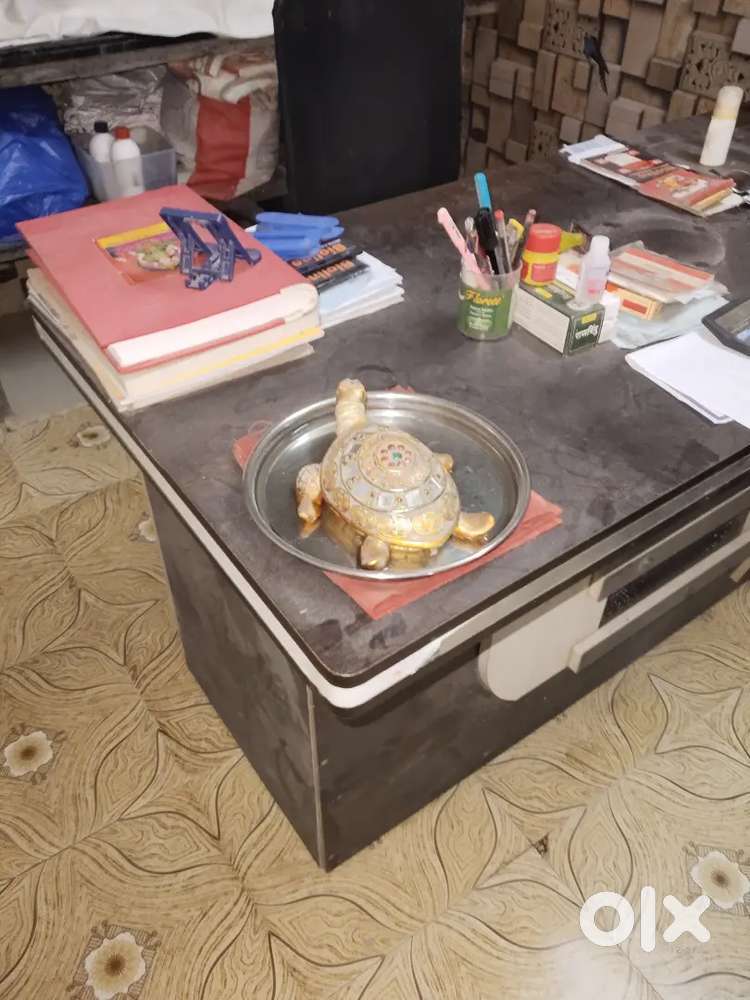 Computer table