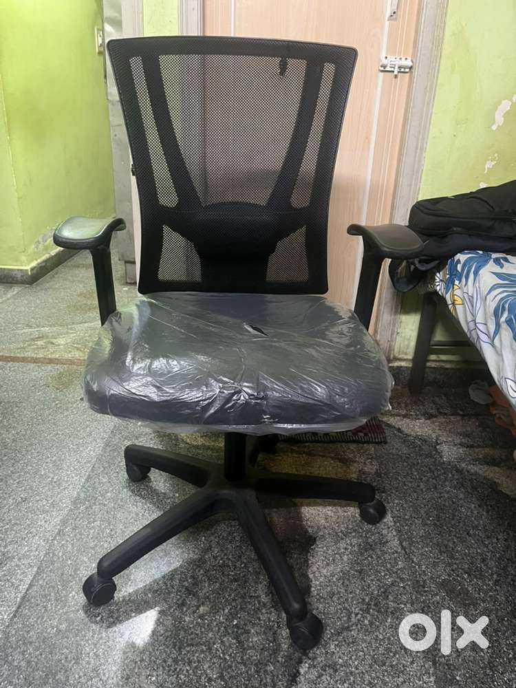 Office chair and table