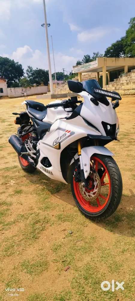 Yamaha R15 V4