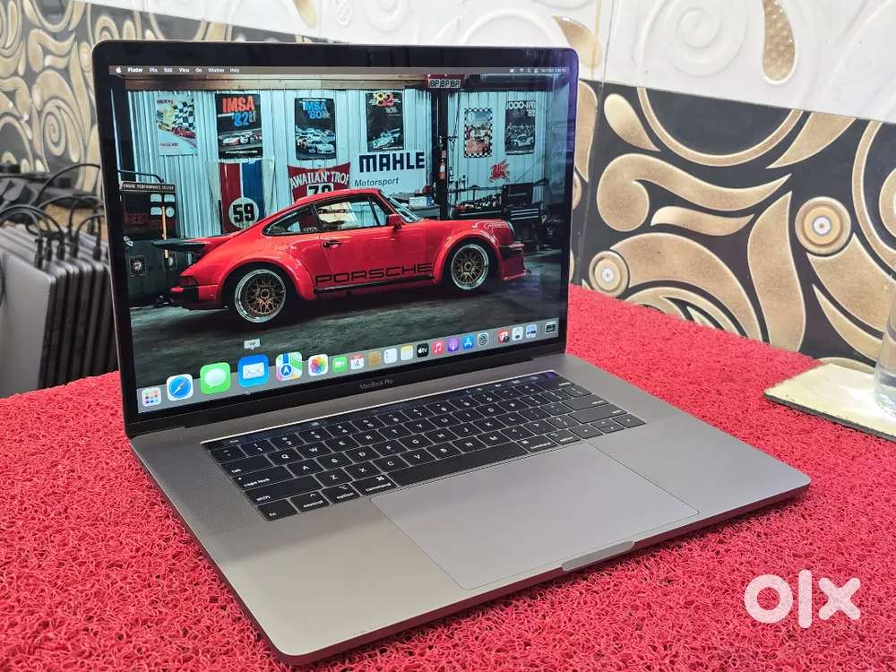 Apple Macbook Pro i9 16gb 512gb 5.5gb GRAPHICS 15inch Retina Touchbar