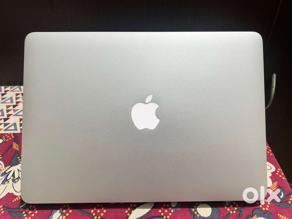 Apple macbook air A1466 intel i5 8gb
