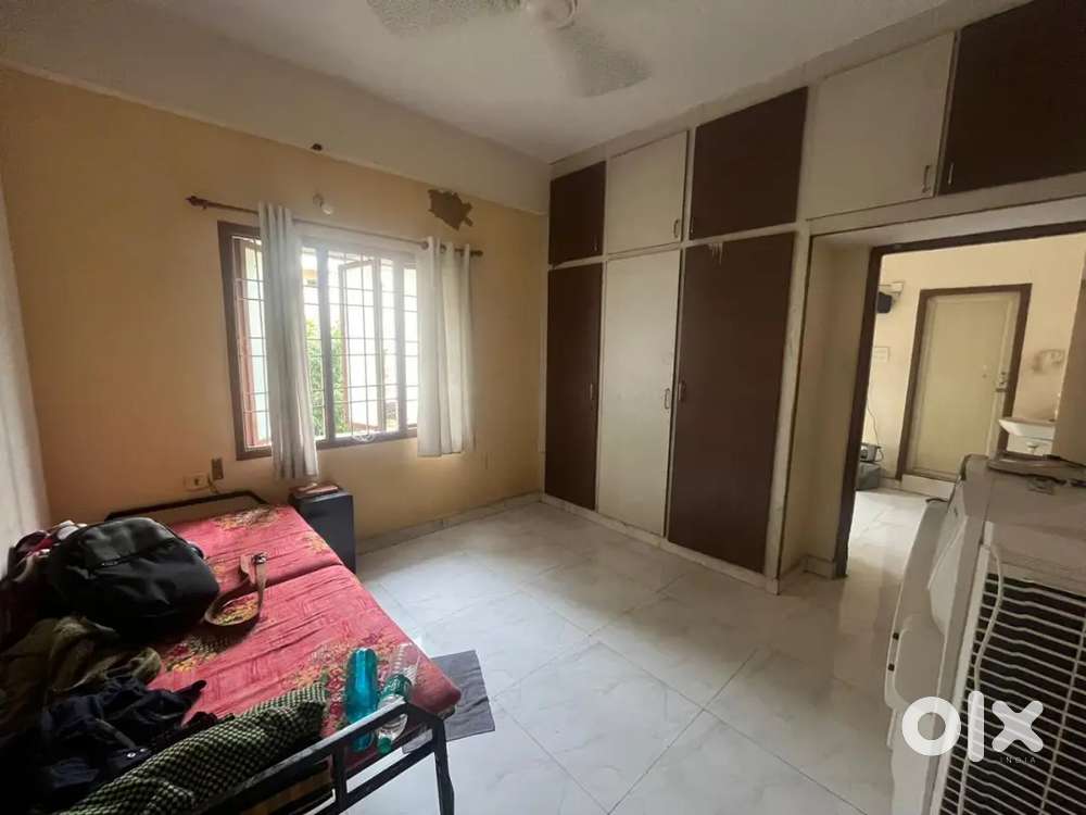 Room sharing for bachelor