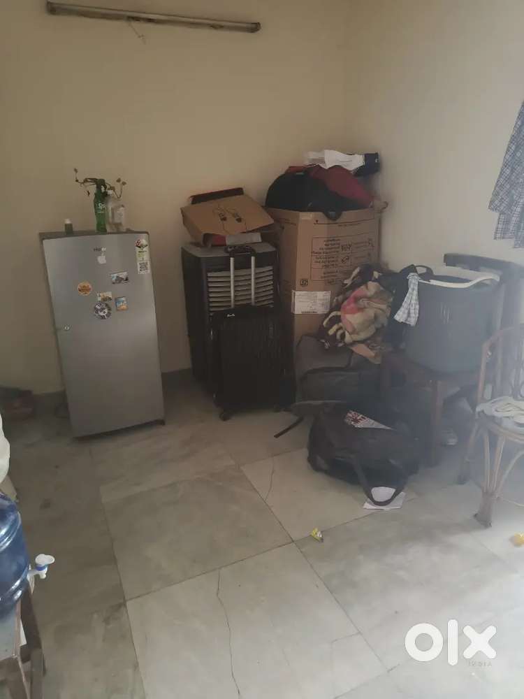 1 room vacant in 2bhk flat