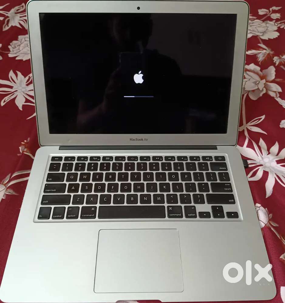 MacBook Air (13-inch, 2017), Intel Core i5, 8 GB of Ram, 256 GB SSD