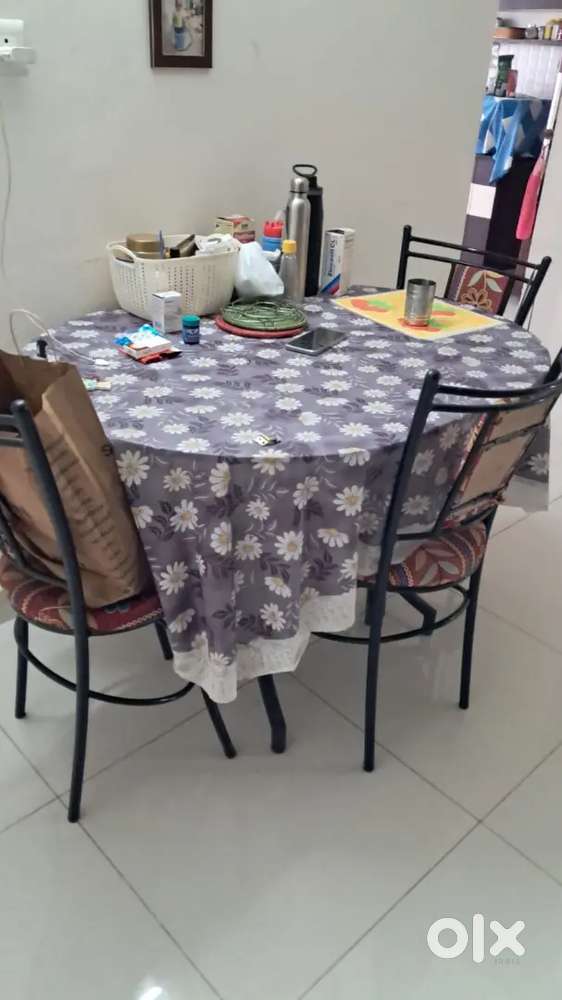 4 seater dining table