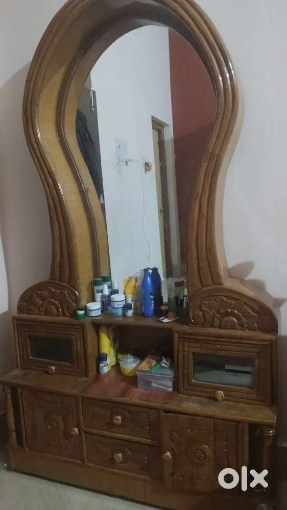 Dressing table