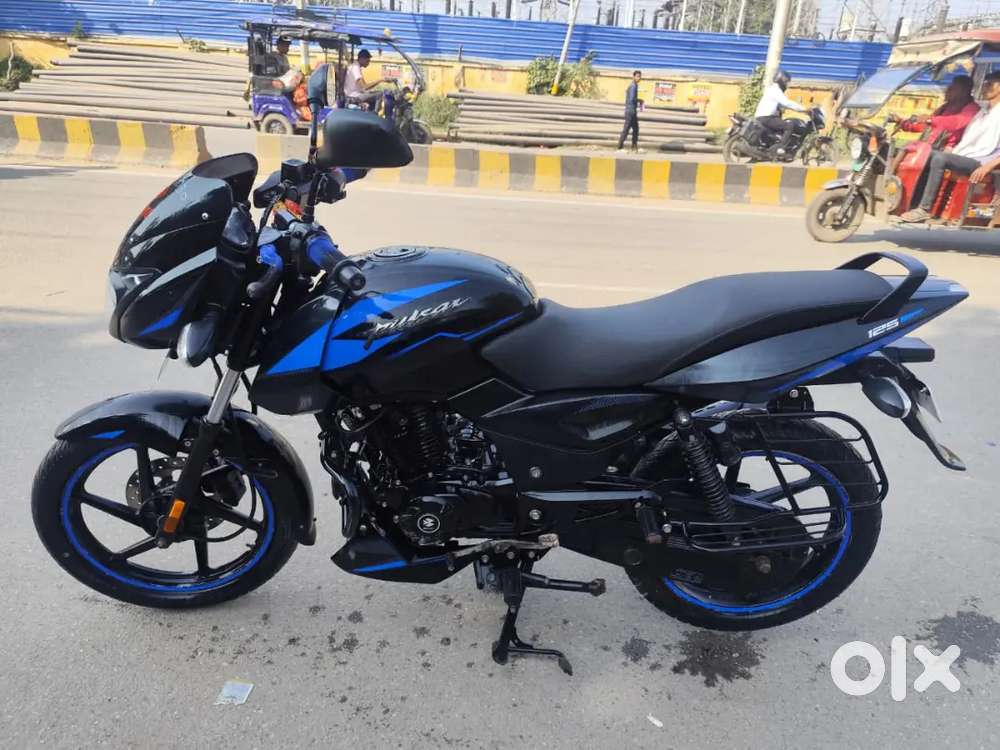 Pulsar 125 bike in showroom condition