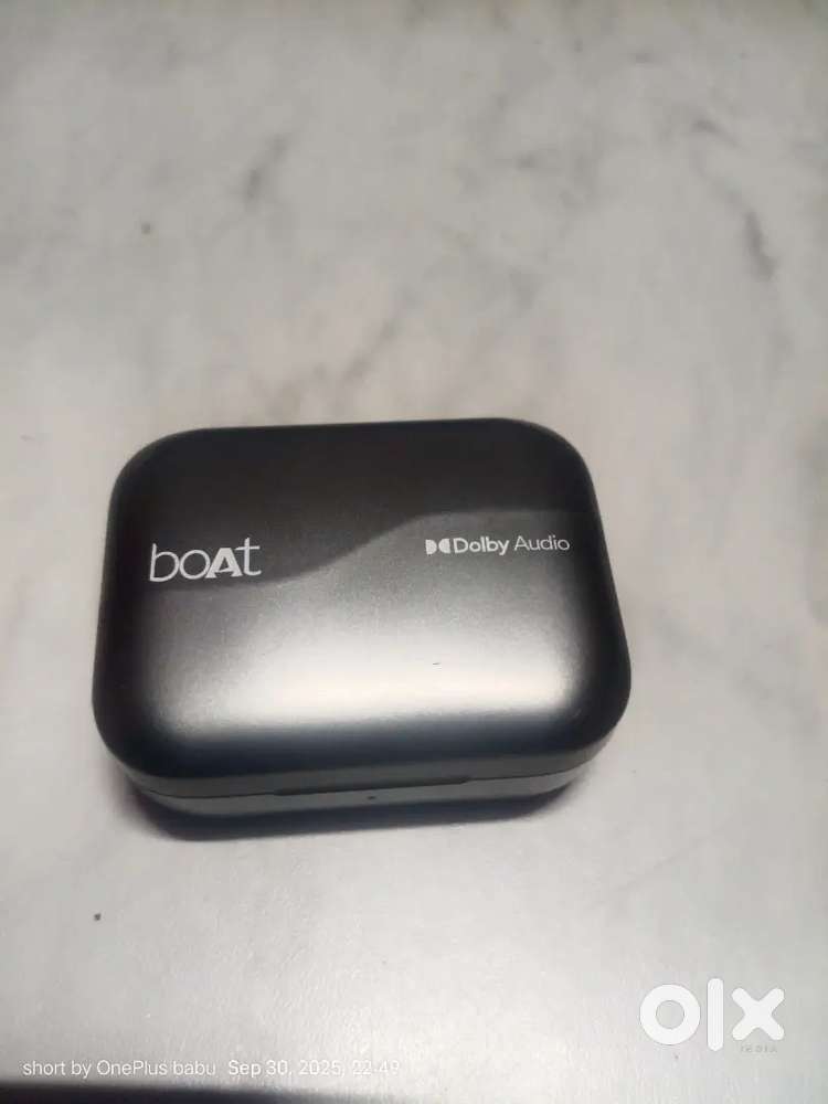 Boat airdrops 800 dolby audio