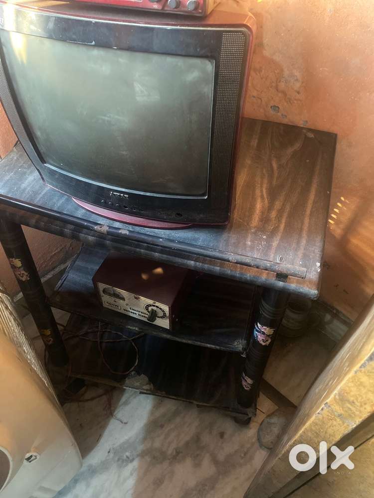 14” akai tv with stablizer and trolley