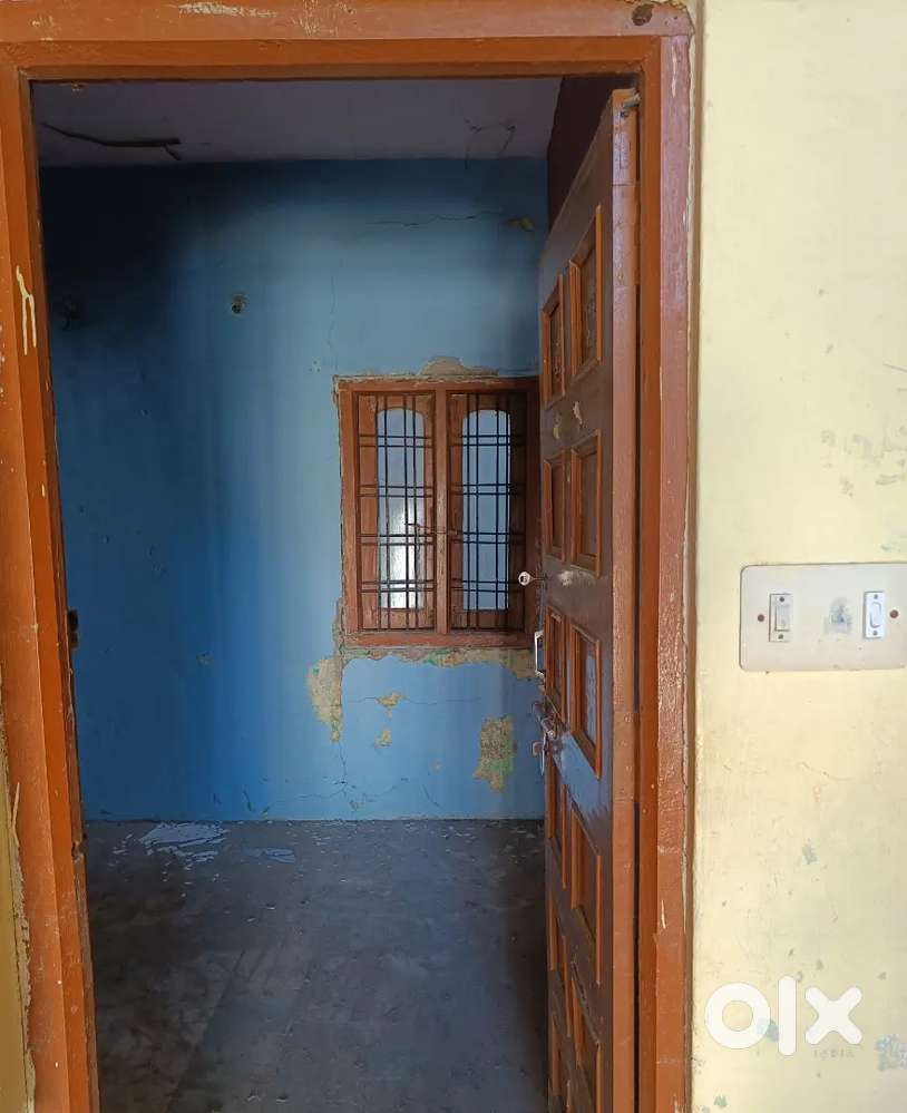 Flat for sale , Makan bechna hai , Water , Parking sab hai