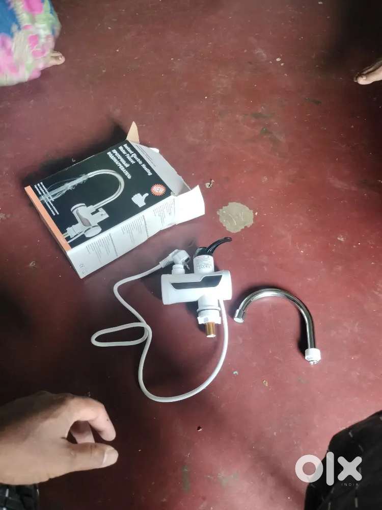 Electric heating water faucet