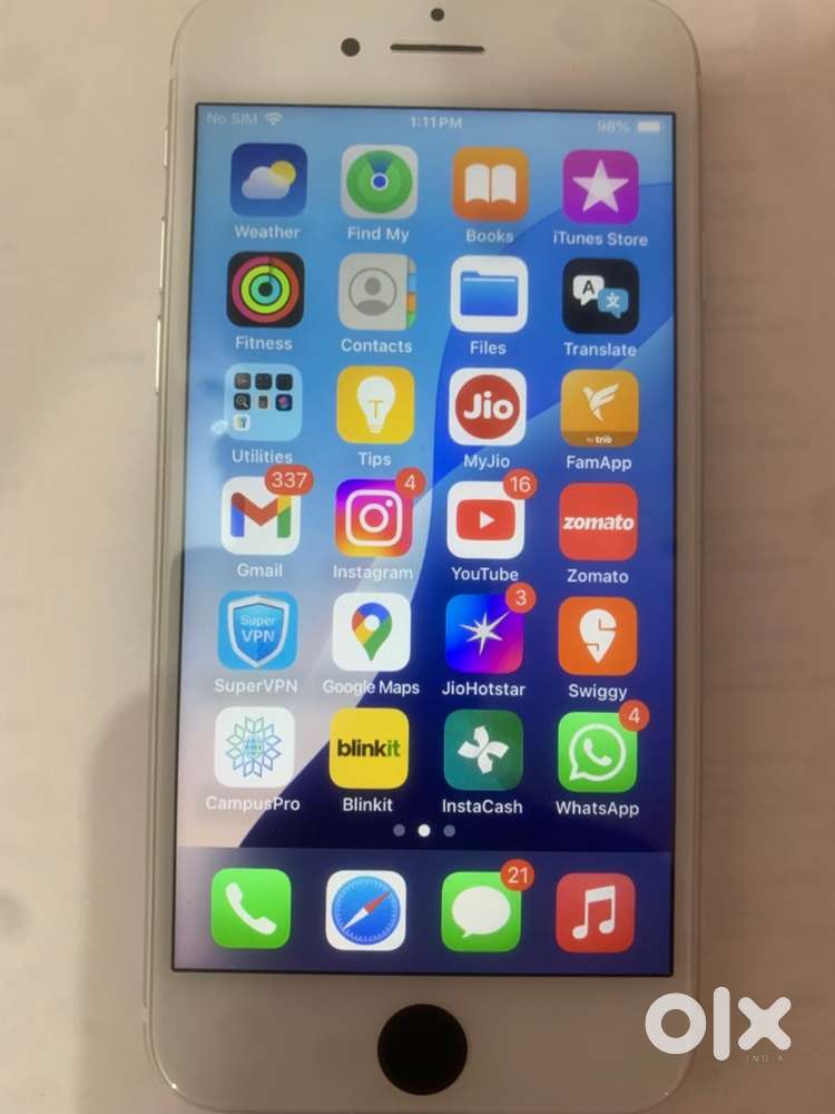 Iphoen se 2 not a single scratch very good condition