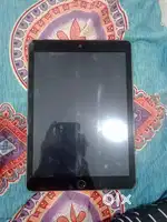 Ipad 5th generation 128gb with cover and Changer