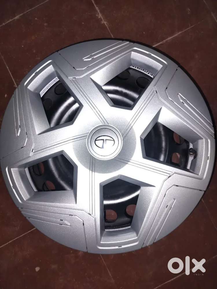 Tata nexon wheel and wheel cover all four wheel are available with box
