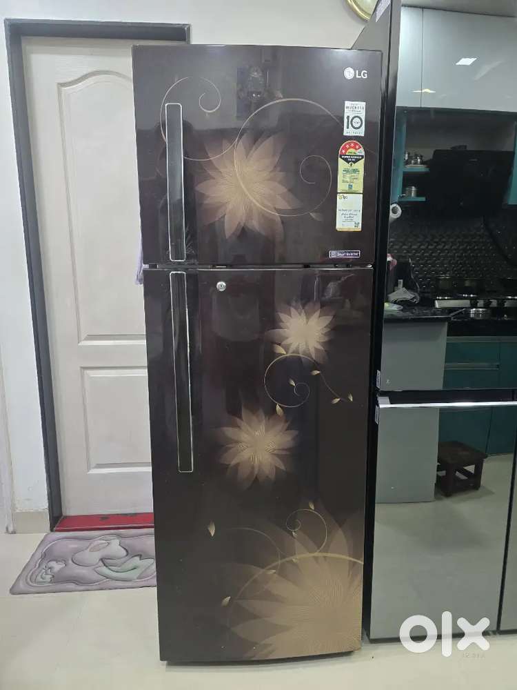 Fridge is working condition 4 star power saving 337 liters