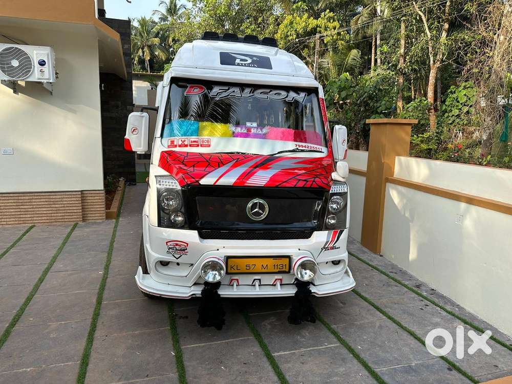 Traveller 17 seat