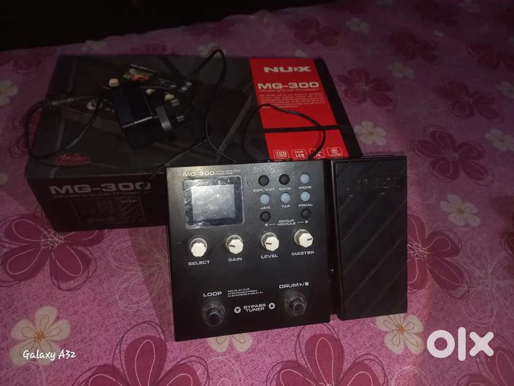 Nux MG300 guitar processor with adepter and box