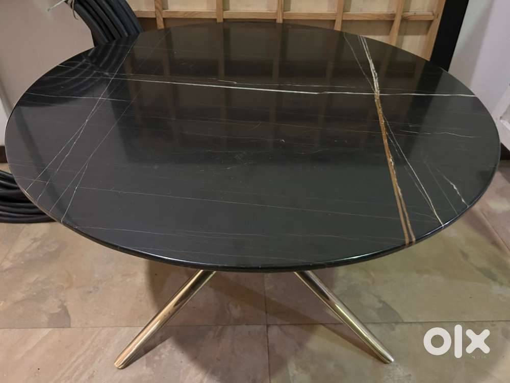 Tipoi - Centre Table