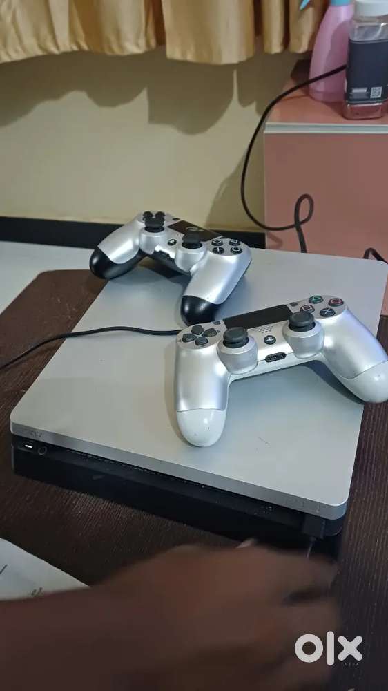 PS4 1TB storage with 3 game disc