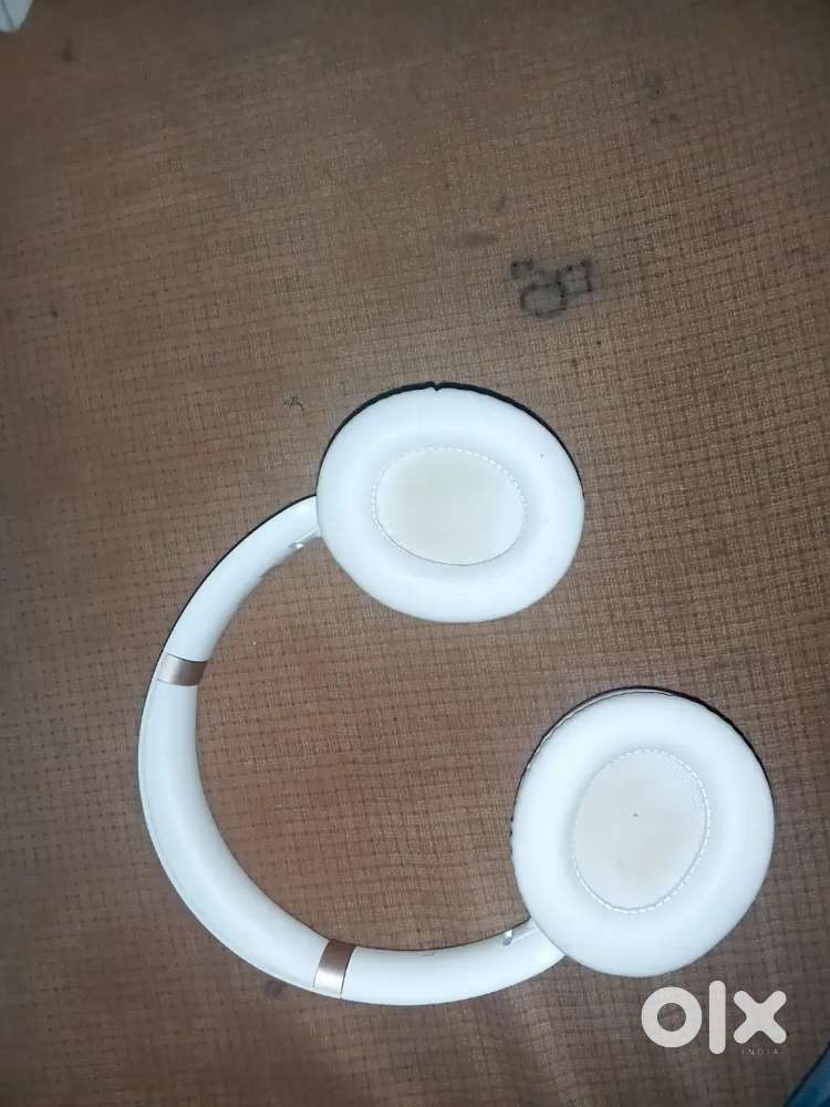 Headphone only 1month old peso ki jarurat h isliye isse 1250 me sail