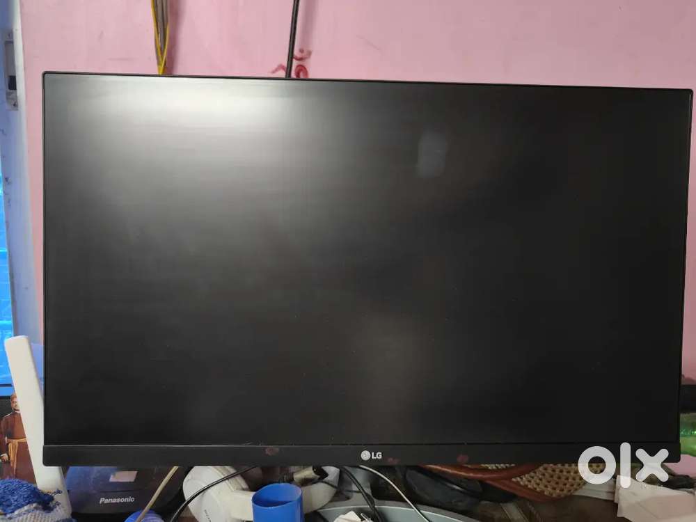 LG 21' LED SCREEN