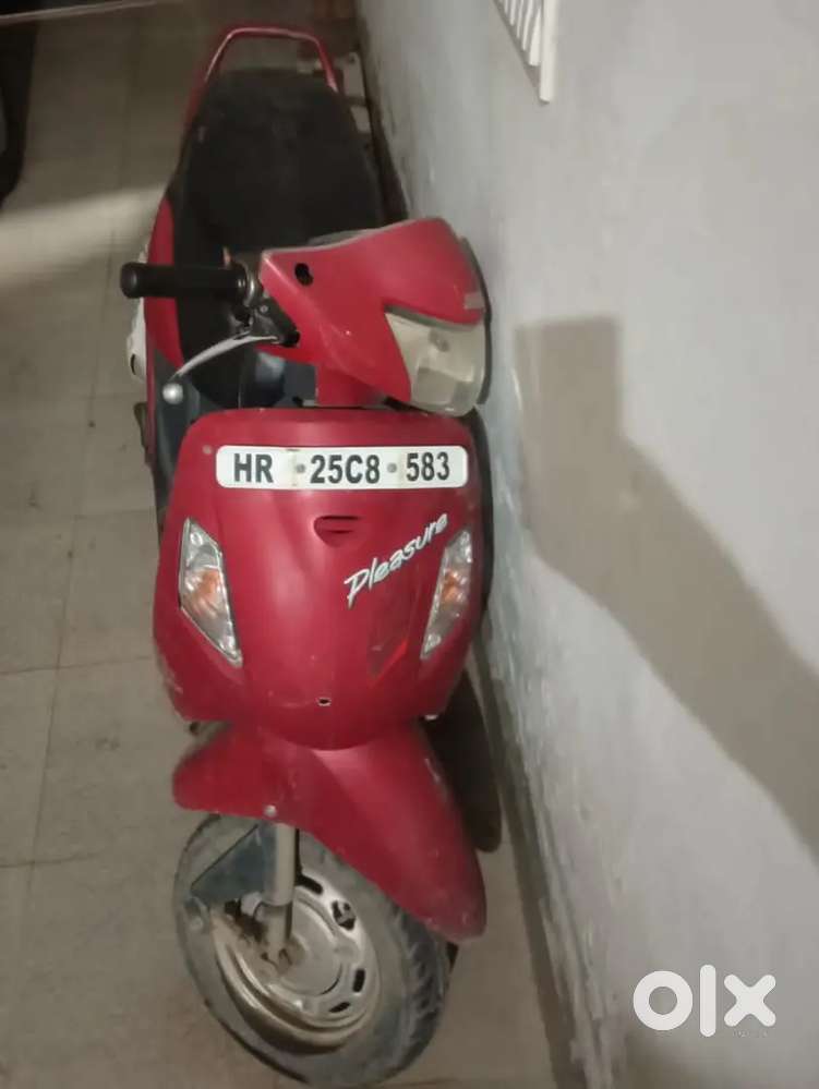 Hero pleasure scooty